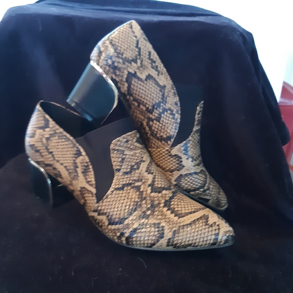 Midnight Velvet Snakeprint Shooties